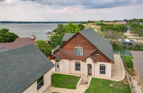 Granbury House | Spacious Lake Granbury Vacation Rental with Dock!