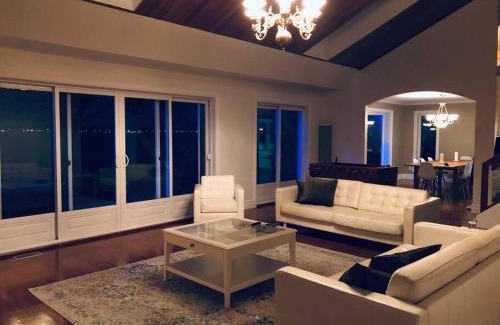 Venise-en-Quebec Villa | Spacious Lakefront Champlain lake with SPA