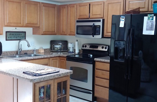 Langworthy House | Spacious Lakefront Retreat. 3 Bedroom, 2 Bath Ranch Home 30 ft from the water.