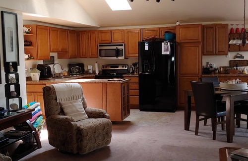 Langworthy House | Spacious Lakefront Retreat. 3 Bedroom, 2 Bath Ranch Home 30 ft from the water.