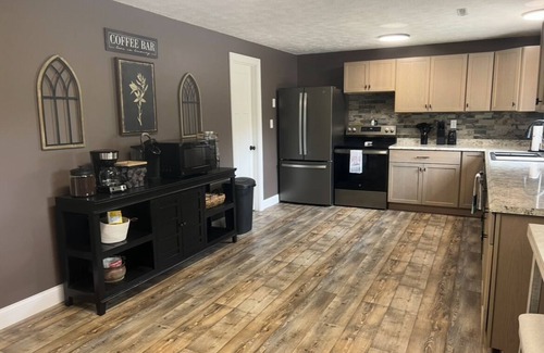 Fort Riley House | SPACIOUS LAKEHOUSE-2 mi from Curtis Creek at Milford Lake!-Huge Peaceful Yard