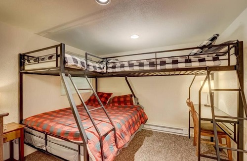 Tahoe Village Apartment | Spacious Lakeview Heavenly Mountain Escape!