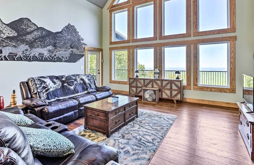 Talladega House | Spacious Lineville Home w/ Deck + Mtn Views!