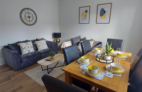 Dundee Apartment | Spacious, lively, lovely and feel right at home