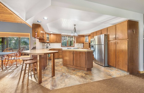 Paris House | Spacious Lodge directly on the Little Muskegon River