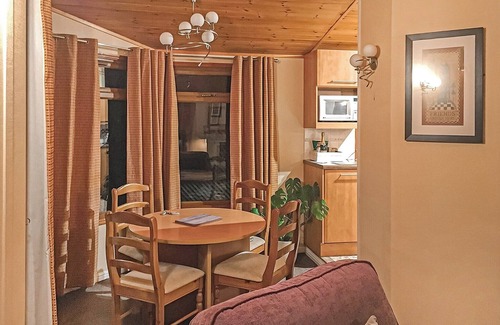 Scawton Ski Chalet | Spacious lodge with one double with en suite shower and one twin.