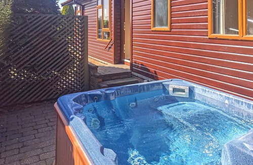 Scawton Ski Chalet | Spacious lodge with one double with en suite shower and one twin.