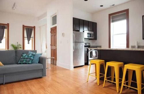 West Town Apartment | Spacious loft in the heart of West Town, Noble Square Chicago