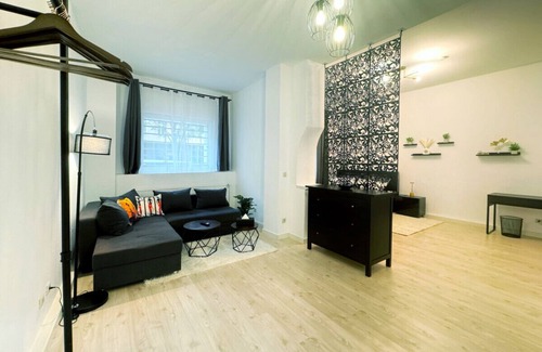 Gesundbrunnen Apartment | Spacious Loft Living: 130m² Apartment Near Berlin's Top Sights