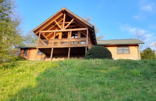 Butler Cabin | Spacious Log Cabin with Breathtaking Views