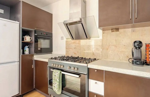 Eltham House | Spacious London Oasis | 4 Bedrooms | 20 mins Central London