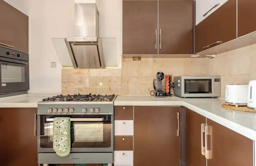 Eltham House | Spacious London Oasis | 4 Bedrooms | 20 mins Central London