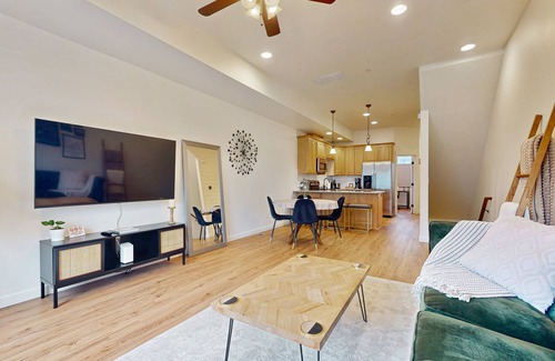 Hilltop House | Spacious & Luxe Condo: Best Mt. Rainier Views, Walkable & Unrivaled Comfort