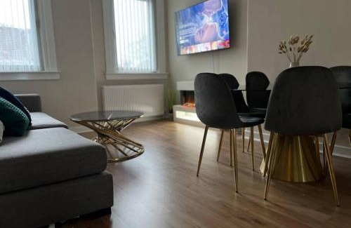 Dysart Apartment | Spacious Luxury 3 Bedroom Flat in Kirkcaldy, Fife