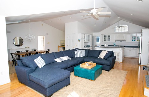 Lewes House | Spacious luxury, bay views, elevator