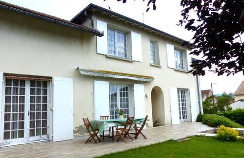Le Mayet-de-Montagne Cottage | Spacious Modern Home: Private Pool, Fireplace, Near Skiing, and Lake Activities