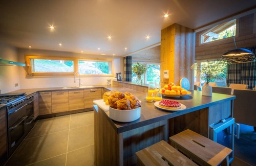 Montriond Ski Chalet | Spacious, modern 2-14 person chalet with HOT TUB, SAUNA and HOME CINEMA room