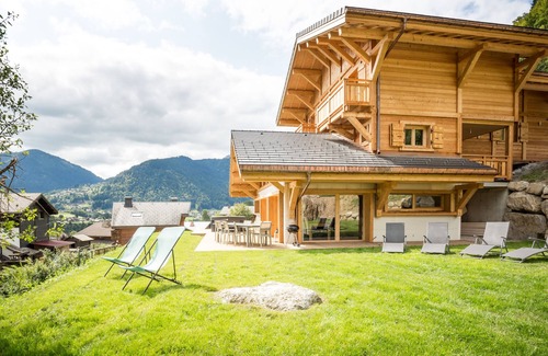 Montriond Ski Chalet | Spacious, modern 2-14 person chalet with HOT TUB, SAUNA and HOME CINEMA room