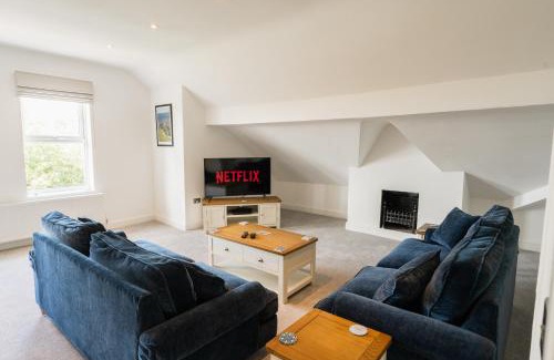Hoylake House | Spacious & modern 2 bed flat in Hoylake - Opposite Royal Liverpool Golf Club