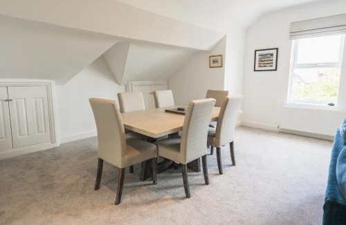 Hoylake House | Spacious & modern 2 bed flat in Hoylake - Opposite Royal Liverpool Golf Club