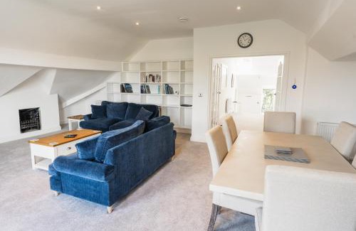Hoylake House | Spacious & modern 2 bed flat in Hoylake - Opposite Royal Liverpool Golf Club