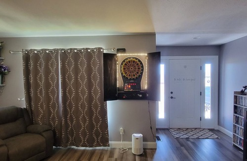 North Platte House | Spacious & modern 3BR close to the Golden Spike and Canteen District.