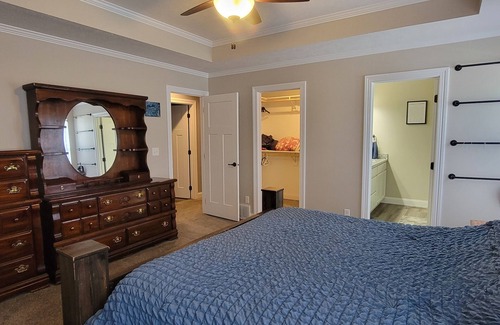 North Platte House | Spacious & modern 3BR close to the Golden Spike and Canteen District.