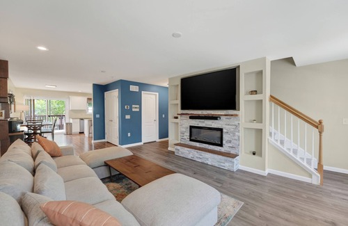 Wilmington House | Spacious modern 4-bedroom townhome in Wilmington, up to 10 people