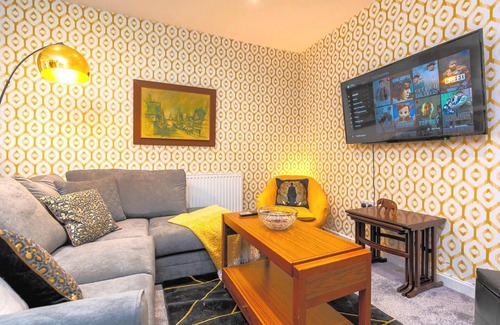 Liverpool Apartment | Spacious Modern 5 Bed House, ideal base for groups, free parking, great location