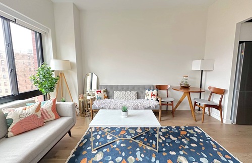 Ukrainian Village Apartment | Spacious Modern East Village Apartment - Luxury Elevator Building