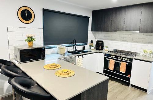 Pakenham House | Spacious modern family home