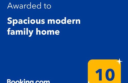 Pakenham House | Spacious modern family home