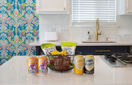 McNeil House | Spacious Modern Home| Pvt Pool | Free WIFI |5 Min. to Domain| 15 min to Downtown