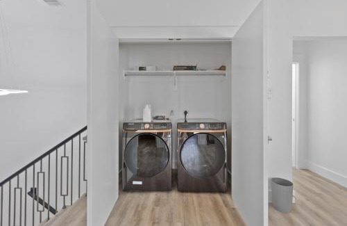 Garden Oaks House | Spacious, modern home with loft, 15 minutes from Downtown Houston