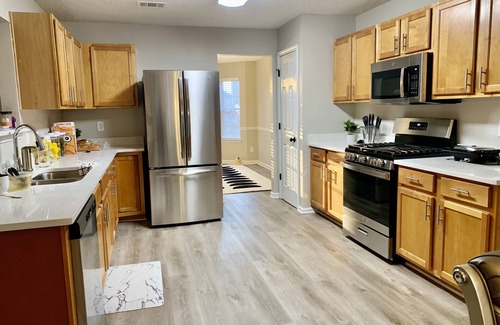 Lovejoy House | Spacious, Modern House with Cozy Fireplace, Home Office and Master Suite