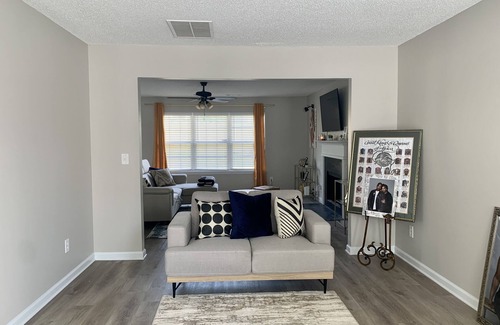Lovejoy House | Spacious, Modern House with Cozy Fireplace, Home Office and Master Suite