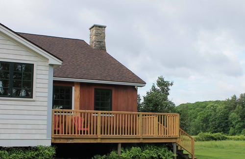 New Marlborough House | Spacious, Modern House 5 Bedrooms, 2.5 Bathrooms, Sleep 12 on small horse farm.