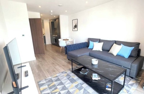 Stockwell Apartment | Spacious & Modern Zone 2 Flat, 1 min to station