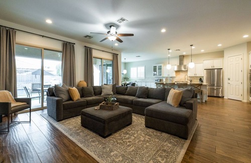 Queen Creek House | Spacious Monthly Stay: Heated Pool, Spa, Sleeps 14
