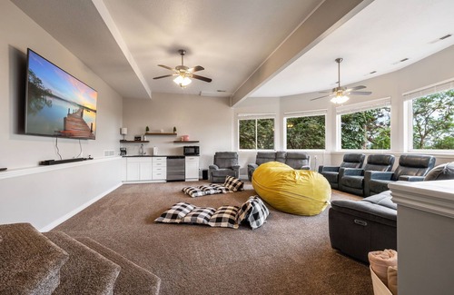 Woodland Estates House | Spacious Mountain Hideaway 4 BD 3 BA W/Hot Tub