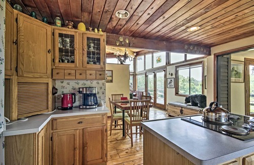 Flint Hill House | Spacious Mountain Home: Family, Pet & WFH Friendly