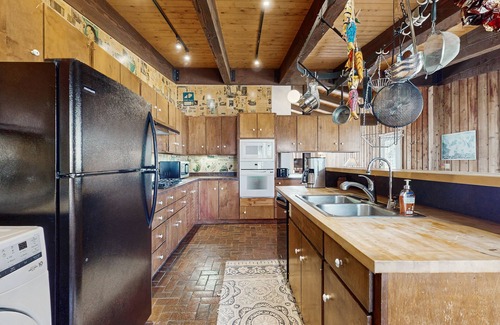 Mountain Valley Cabin | Spacious Mountain Lodge-Style Home with Free WiFi - Nearby Ski Access