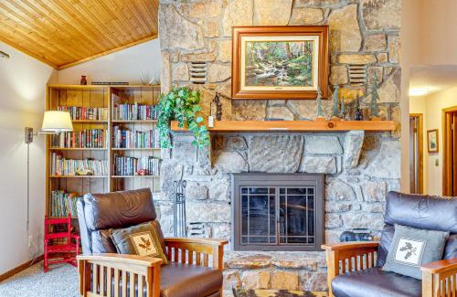 Gatlinburg - Pigeon Forge House | Spacious Mountain-View Home 13 Mi to GSMNP!