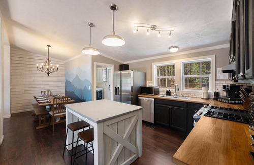 Saint Mary's Cabin | Spacious Mtn Cabin- with HOT TUB, Game room, Skiing, rafting, views and more!