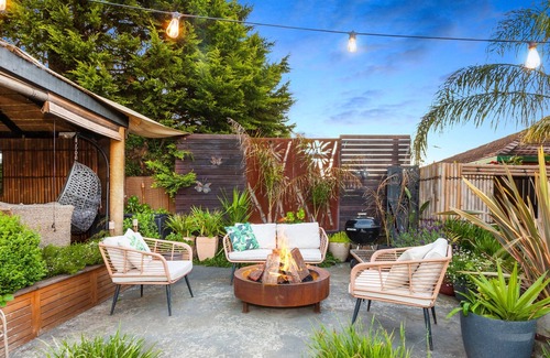 Wallan House | Spacious Mud Brick Retreat - Gateway to Adventure!