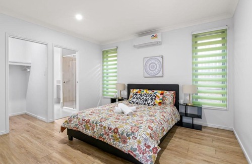 Heathwood House | Spacious Newly Furnished 4BD Family Retreat