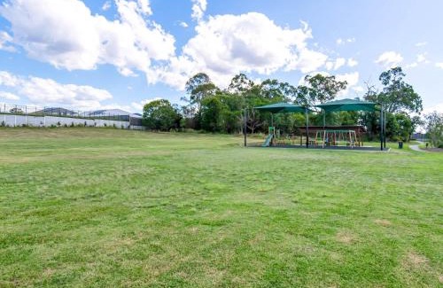 Heathwood House | Spacious Newly Furnished 4BD Family Retreat