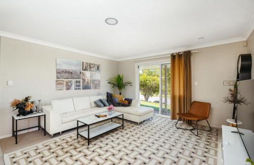 Eight Mile Plains House | Spacious newly redecorated 5BD Family Home