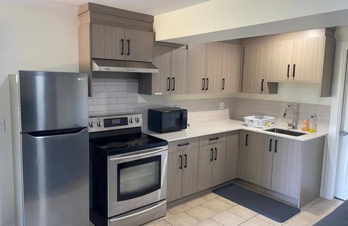 Surrey Apartment | Spacious Newly Renovated Private Suite in Quite and peaceful neighborhood