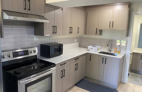 Surrey Apartment | Spacious Newly Renovated Private Suite in Quite and peaceful neighborhood